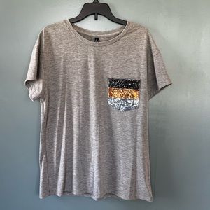 Massini, Gray women’s T-shirt, sequins pocket, size small